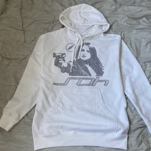 Rhinestone Hoodie - SOH Rhinestone Hoodie, svarta och vanliga stenar, storlek medium, aldrig använd bara provad.                                                                                           Lägg gärna bud, kan pruta