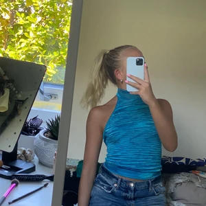 Populär topp från Zara💙 - Säljer denna eftertraktade topp från Zara!