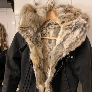 Pälsjacka vinterjacka - Snygg jacka med äkta päls storlek 36