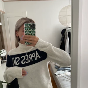 Stickad tröja - En stickad tröja från Gina, tycker den är så snygg men den skär sig till mitt hår :( lite knottrig 