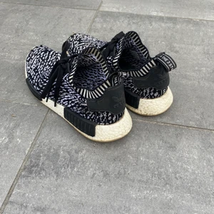 Adidas NMD R1 - Mycket bra skick, storlek 44.