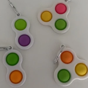 Simple dimple  - Simple dimple 3 kostar 20kr st och simple dimple kostar 10kr st, allt tillsammans blir 50kr och om du köper 2 eller 3 blir det 5kr rabatt. Vid intresse hör av dig och om du vill ha fler bilder skriv det.