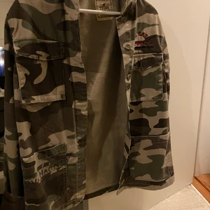 Jacka/kofta - Jättefin jacka/kofta som är köpt i USA. Pris kan diskuteras och fler bilder finns privat.