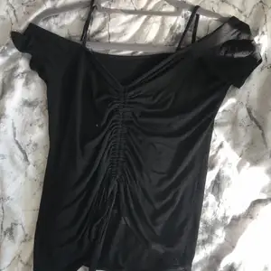 En svart tröja