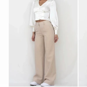 Venderbys byxor  - Märke: Venderbys. Modell: Vera Wide. Färg: Beige. Storlek: XXS. Använda 2 gånger. Utsålda online. Supersnygg passform
