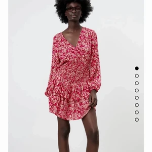 SÖKER - Någon som har denna klänning i XS ELLER S Som vill sälja? Från zara. 