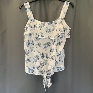 Blommigt linne  - Vit/blå-blommigt linne från NLY Trend, strl 36. Köpare står för frakt