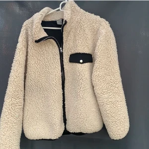 Kofta  - Cool kofta till hösten från Lindex i bra skick som inte längre kommer till användning 💓💓