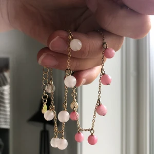 Supersatsar armband - Armband med rosa och ljusrosa pärlor från SNÖ of sweden., köp båda för 100 kr!