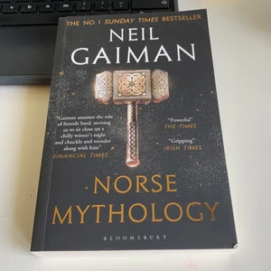 Neil Gaiman Norse Mythology - Nyskick, läst en gång och vill sälja vidare. Den är på engelska och köpt för 120 