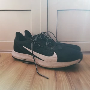 Nike Träningsskor  - Jättesköna Träningsskor från nike. Varsamt använda. 