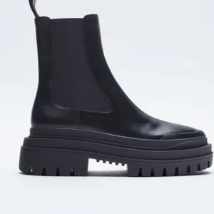 Helt nya oanvända chunky boots i skinn.  - Säljer dessa helt nya chunky boots från zara i skinn. De är ifrån vintern 2020. Storlek 39