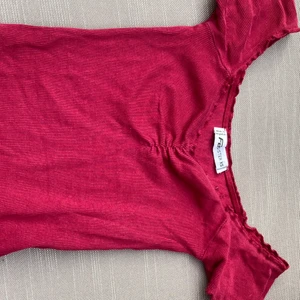 Söt topp - Vinröd supersöt topp! ❣️                                                   Gott skick 💥    