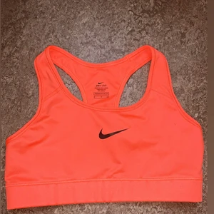 Nike Sport BH - Dri-Fit Nike sport bh, storlek S andvänd 2 gånger total ordinare pris 350kr