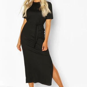 Sommarklänning casual  - En jättefin casual klänning i ribbat material. Storlek 36 och är helt ny. Kvitto finns och jag fick hem den idag, säljer pga att den är för liten.