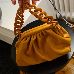 Väska - En burn söt väska den få plats med mycket . Helt ny oanvänd fråna gina 