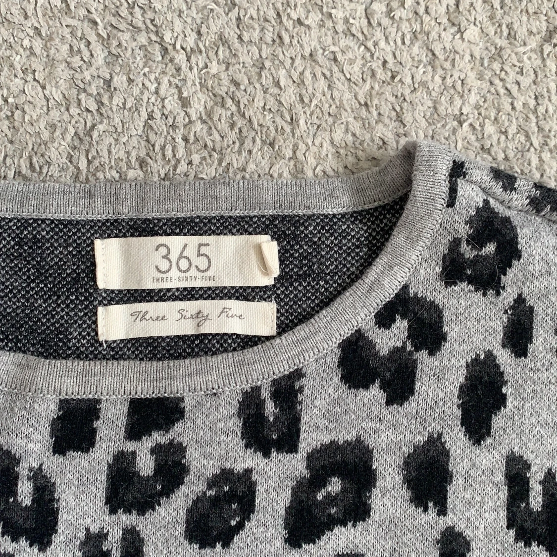 Grå leopard tröja - 90