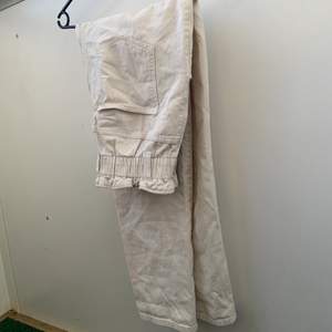 Härliga byxor som inte kommer till användning, bild på hur de ser ut på (bild 2)🌹 skrynkliga då de legat i garderoben