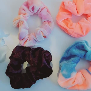 4 Kvalite hair Scrunchies, hårsnoddar  - 4 Kvalite hair Scrunchies, hårsnoddar  fri frakt 