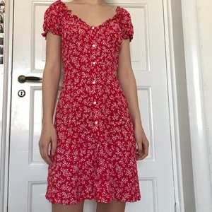 Röd blommig klänning, 38 - Söt sommarklänning från gina, strl 38/S