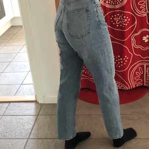 Monki Jeans - Snygga jeans från monki som inte kommer till andväning eftersom att de är försmå för mig. Snygga nu till sommaren:)