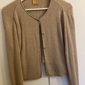 Kofta  - Jätte söt kofta från zara. Köptes för några år sedan. Passar mig som är i storlek s