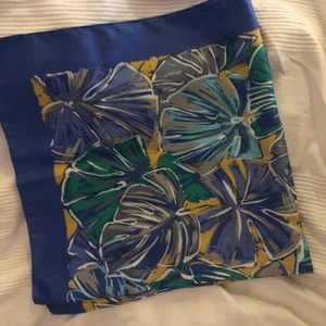 Vintage sjal/scarf! - Supersnygg vintage sjal! Perfekta sommarmönstret, både kring halsen eller i håret!