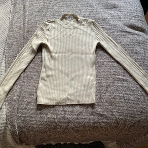 Bershka beige tröja - Oanvänd tröja. Perfek skick!
