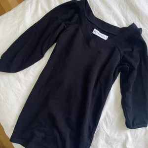 Klänning i sweatshirt material - Klänning i sweatshirt material från ivy revel