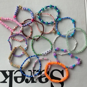 Armband  - Jättefina armband som jag säljer från mitt företag @jewelrybijoux på insta. För pris eller fler frågor och bilder kontakta ❤️🥰🥰