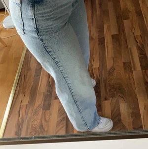 Blåa jeans 💙 - Säljer mina super fina jeans ifrån Gina Tricot eftersom jag har två par 🤓 storlek 34 💕
