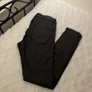 Coatade byxor - Utförsäljning på allt 💜 