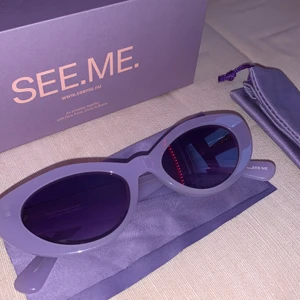 Lila cateye see me solglasögon - Fina lila see me solglasögon. Köpta på Gina tricot för något år sedan, används tyvärr inte så mycket längre. Bra kvalitet! Kartong, fodral och lila duk ingår! (Ordinarie pris 500kr) 