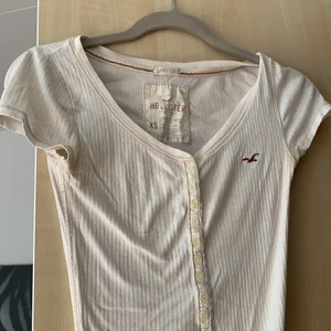 Hollister Tshirt  - Vit T-shirt från Hollister, stretch.