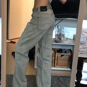 Beiga jeans köpta second hand - Beiga jeans 