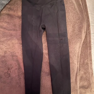 Stronger thighs I storlek xs  - Nya tights. Svarta högmidjade 