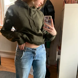 Grön huddie  - Grön huddie i manstorlek. Mysigt och tjockt material😊✨