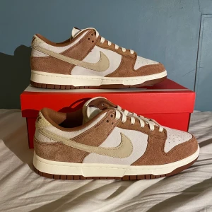 Nike Dunk Low ’Medium Curry’ - Helt nya, storlek 42,5