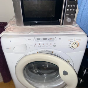 Tvättmaskin & mikro  - Säljer min tvättmaskin och mikro pågrund av flytt. Båda är i bra skicka och funkar utmärkt. Tvättmaskin har endast lite rost på botten. Kan endast hämtas på plats