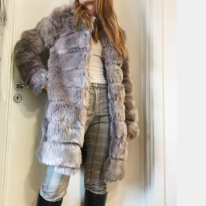 Skön fake fur kappa  - Som ny, använd 2 gånger. Storlek S. 