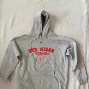 Reebok Hoodie - Reebok Hoodie med Red Wings tryck