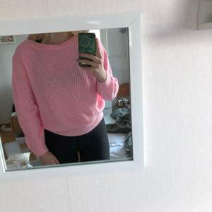 Säljer den rosa stickade tröja från shein i storlek S, passar även M. Helt oanvänd.