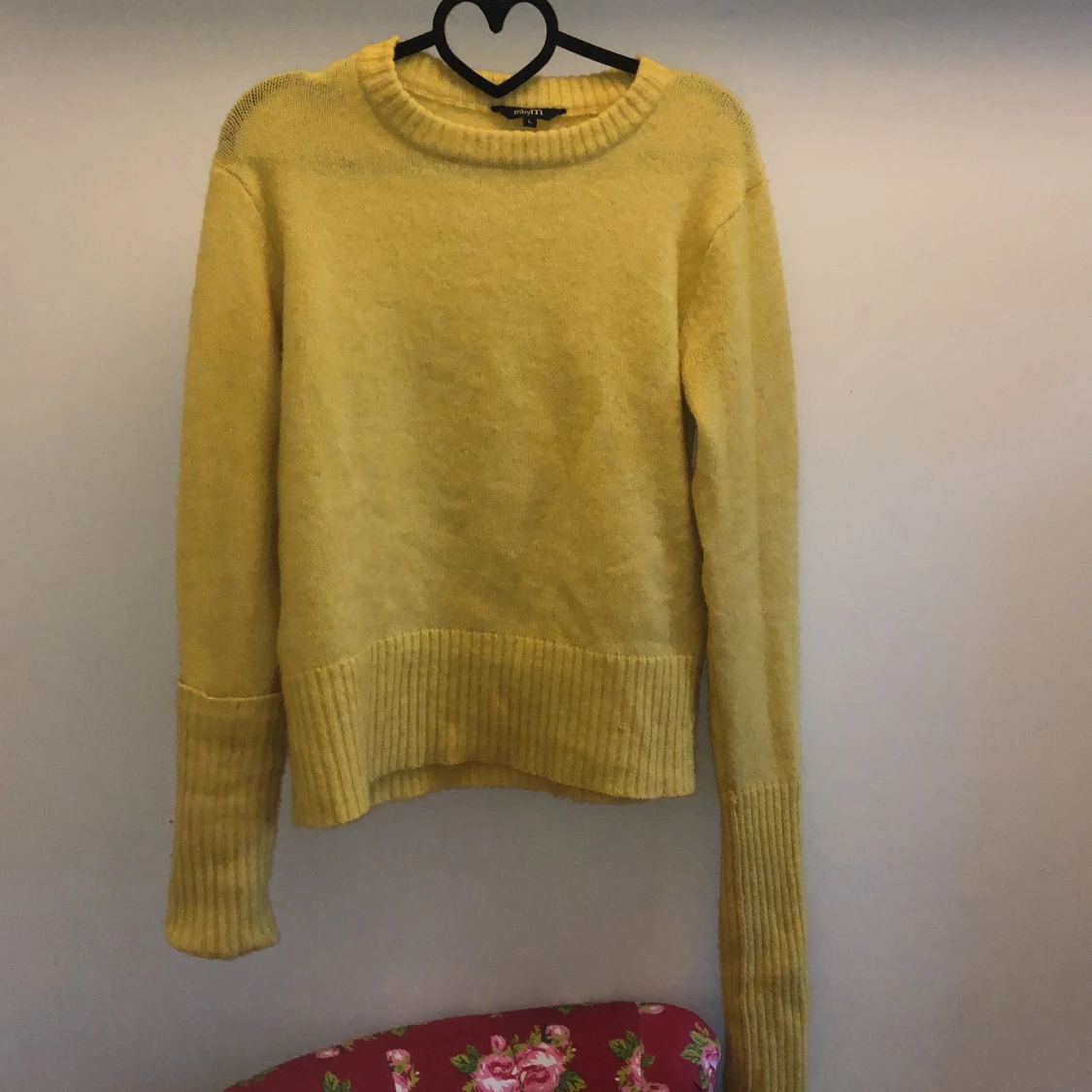 Gul stickad tröja  - 91