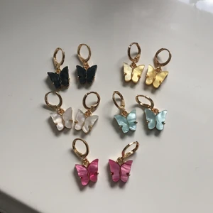 Fjärilsörhängen - Fjärilsörhängen. 50kr/st! De blåa och vita är sålda