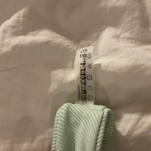 Pastellgrön bikini - Säljer min jättesöta bikini från Zaful pga den var för liten. Storlek M men är väldigt liten i storleken så skulle säga S. Man kan ta bort inläggen om man vill. Du står för frakten!