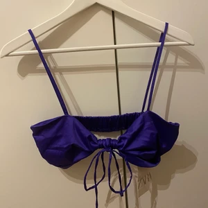 Topp strl. M! - Säljer denna oanvända topp från Zara i storlek M! Ordinariepris: 159:- men säljer den för 90kr!