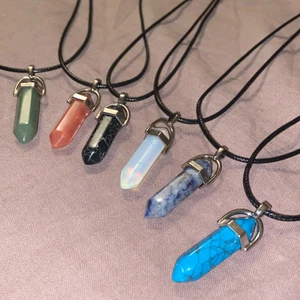 Kristaller - Egen gjorde kristall halsband som har riktiga kristaller✨