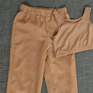 Mysset, storlek S  - Mysigt set med byxor och top Använt en gång Storlek S  Frakt tillkommer, 72kr