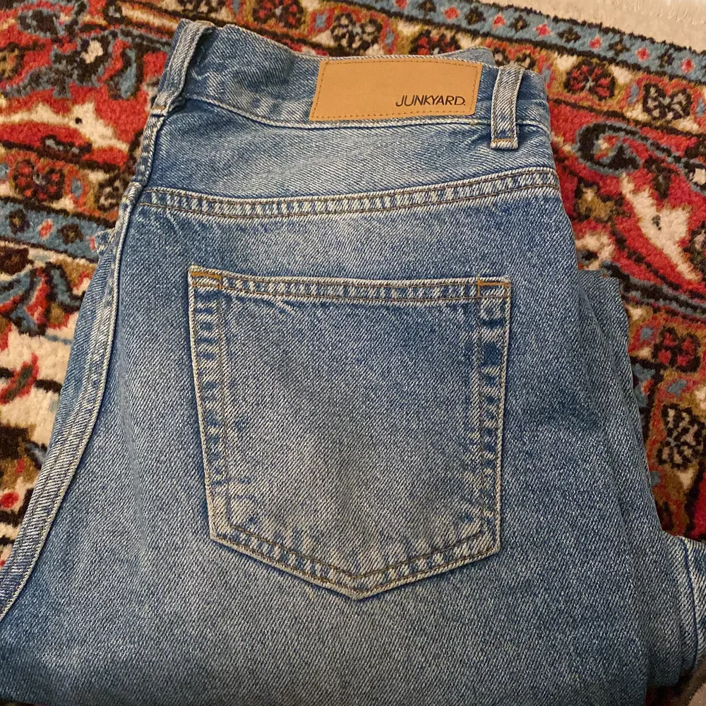 Blåa jeans från junkyrad. Storlek 27. Jeans & Byxor.