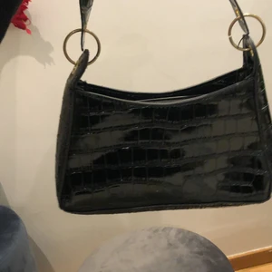 En simpel svart väska - Har aldrig kommit till användning 